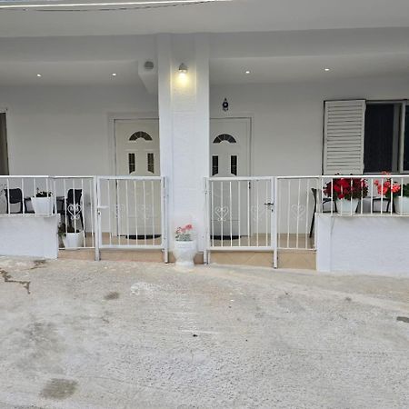 Aila Apartment Sarandë エクステリア 写真