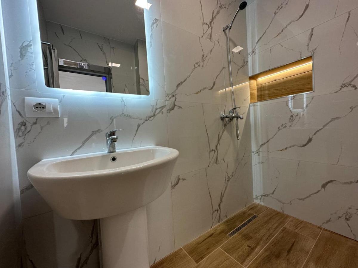 Aila Apartment Sarandë エクステリア 写真