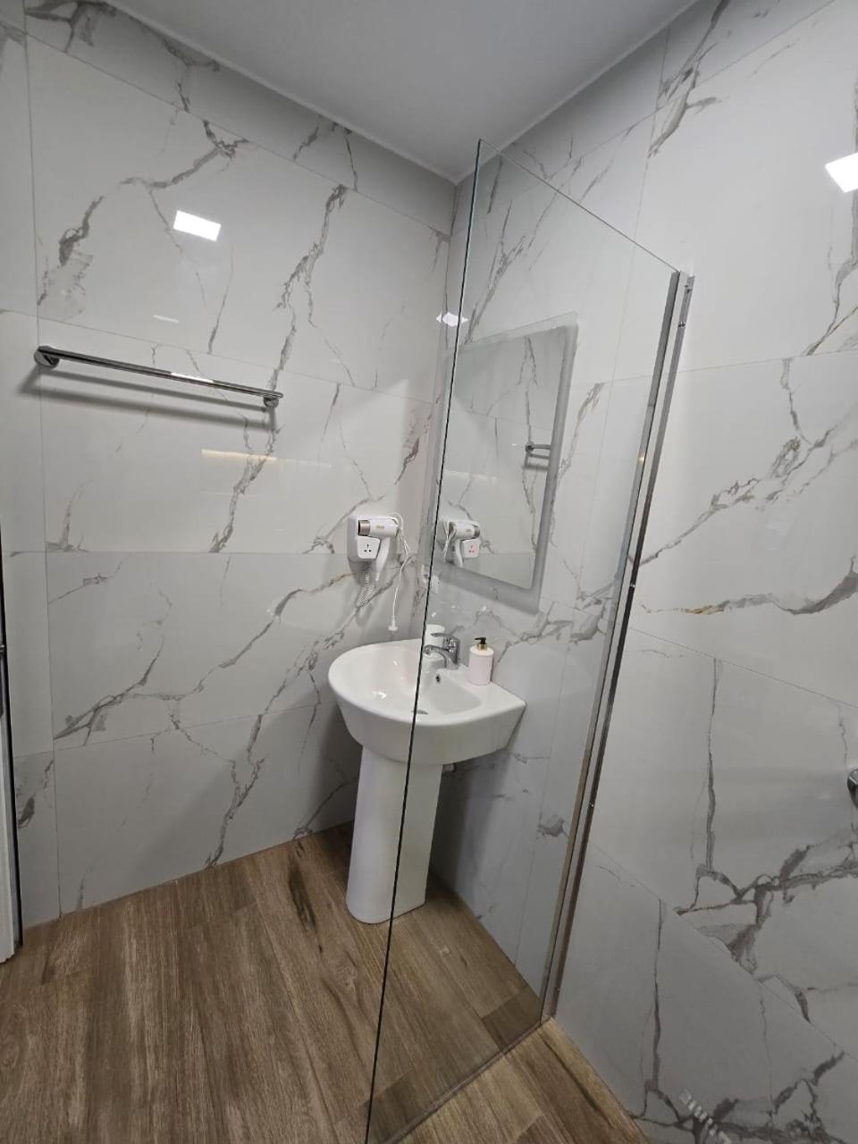 Aila Apartment Sarandë エクステリア 写真