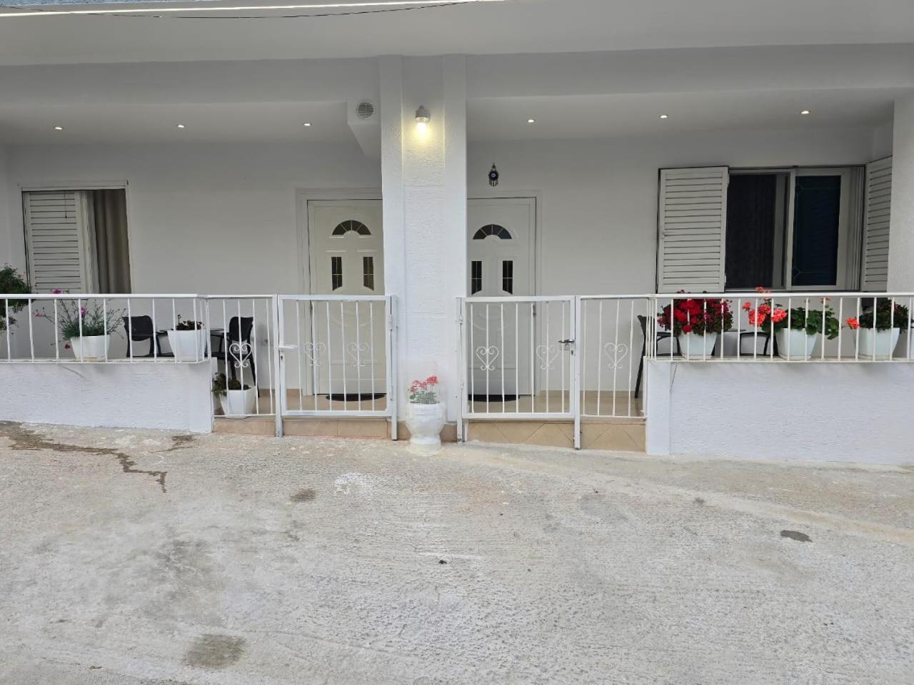 Aila Apartment Sarandë エクステリア 写真
