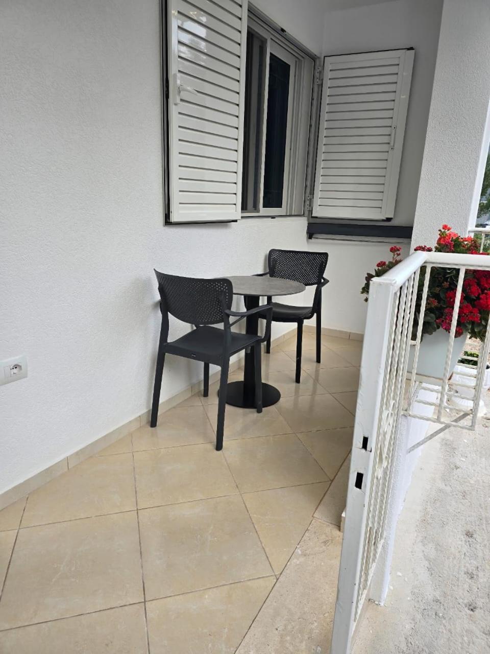 Aila Apartment Sarandë エクステリア 写真