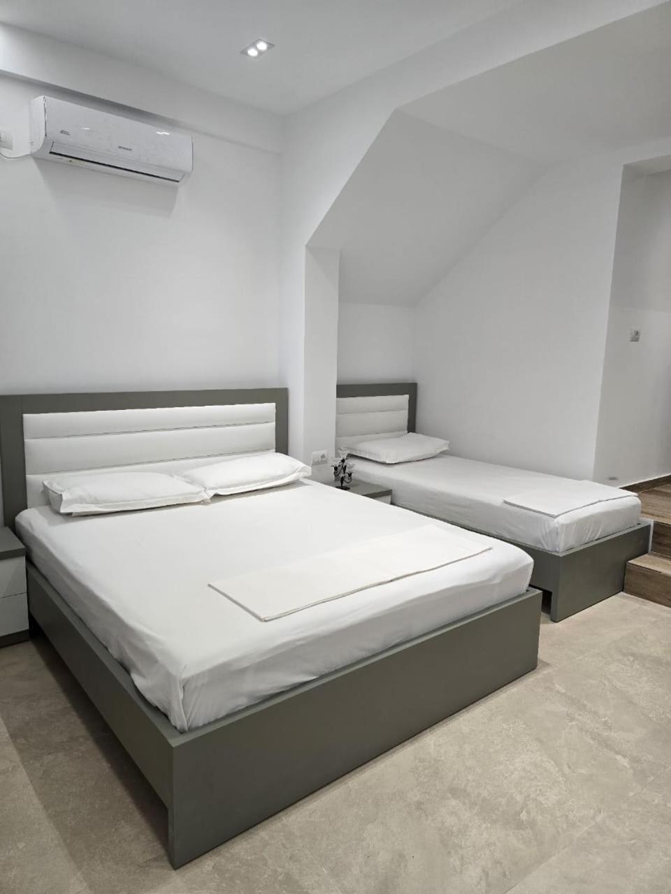 Aila Apartment Sarandë エクステリア 写真