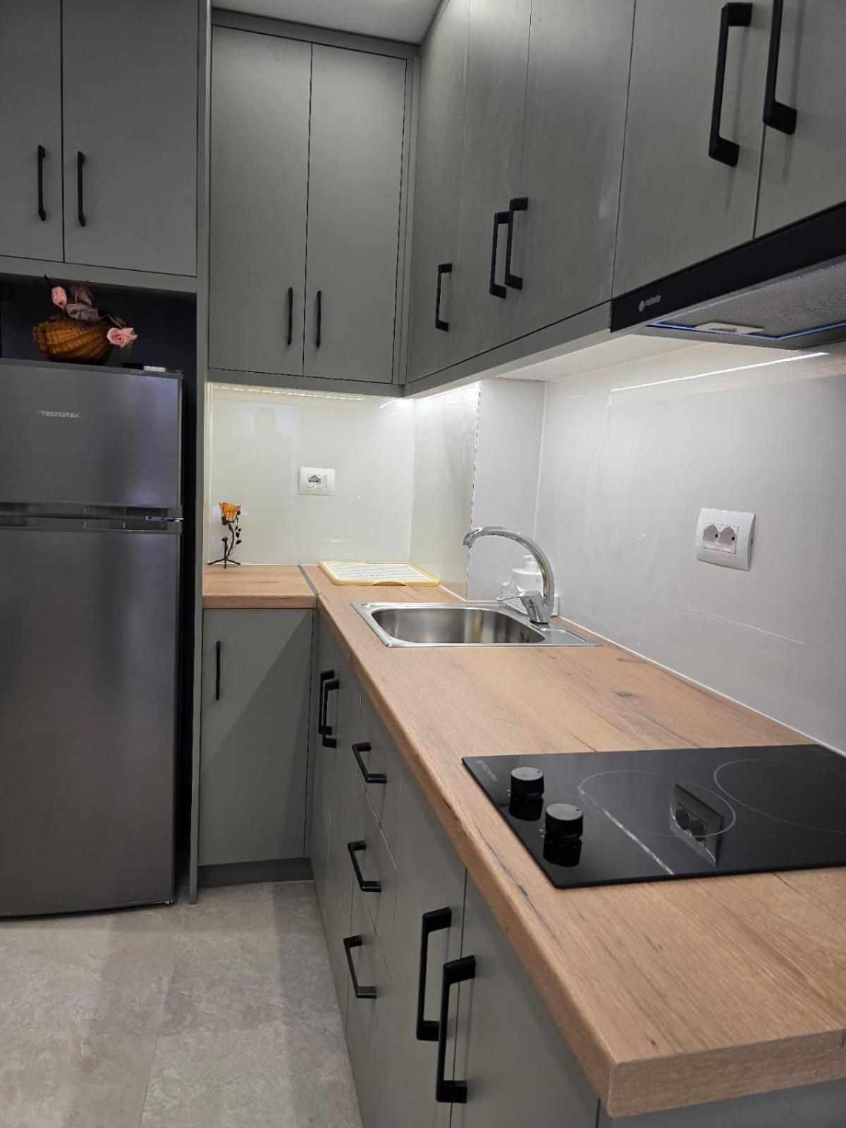 Aila Apartment Sarandë エクステリア 写真